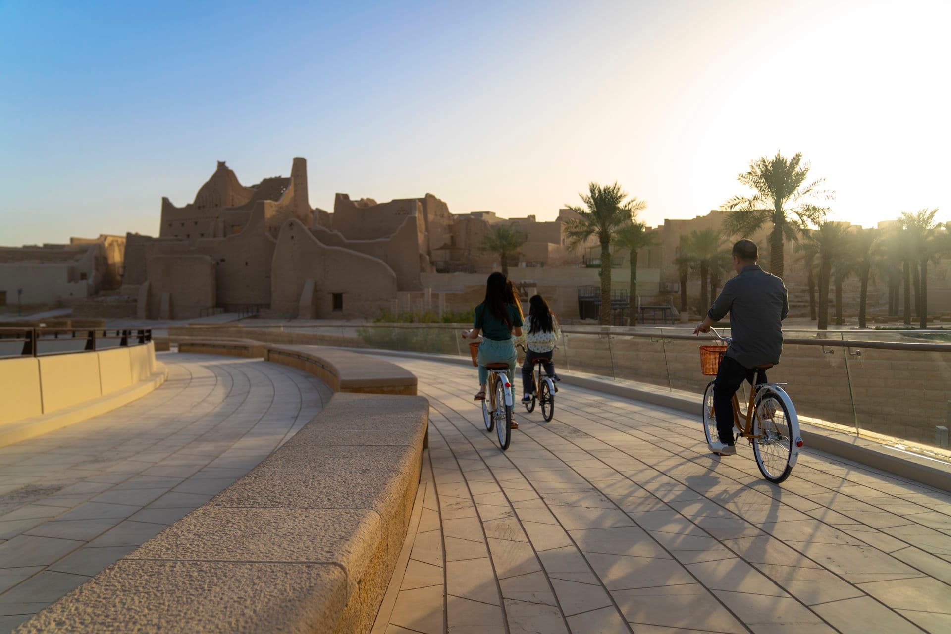 Une visite du quartier d'Al-Tarif et du belvédère d'Al-Bajiri, billets d'entrée inclus.