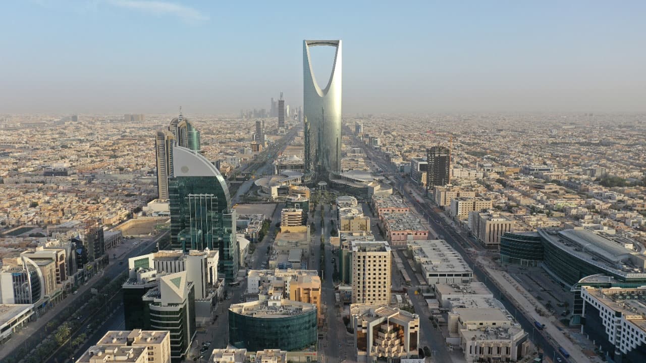 Le Centre de recherche et le musée d'études islamiques du roi Faisal et une vue à couper le souffle depuis le pont suspendu de la Kingdom Tower ! 🌟