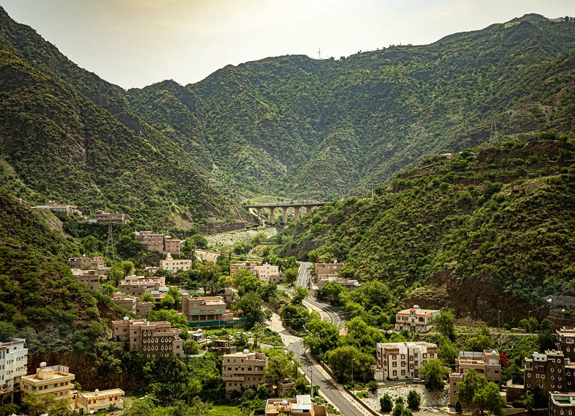 Une visite exploratoire d'Asir, d'Al-Soudah à la cabane à miel, puis à Rijal Almaa.