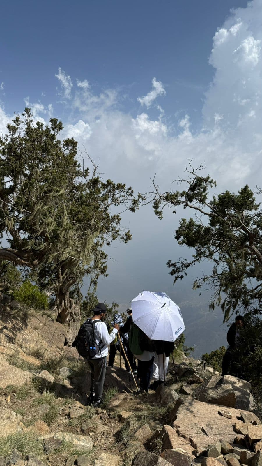 Randonnée et détente en montagne à Al-Soudah, au cœur de la beauté naturelle d'Asir 🏔️