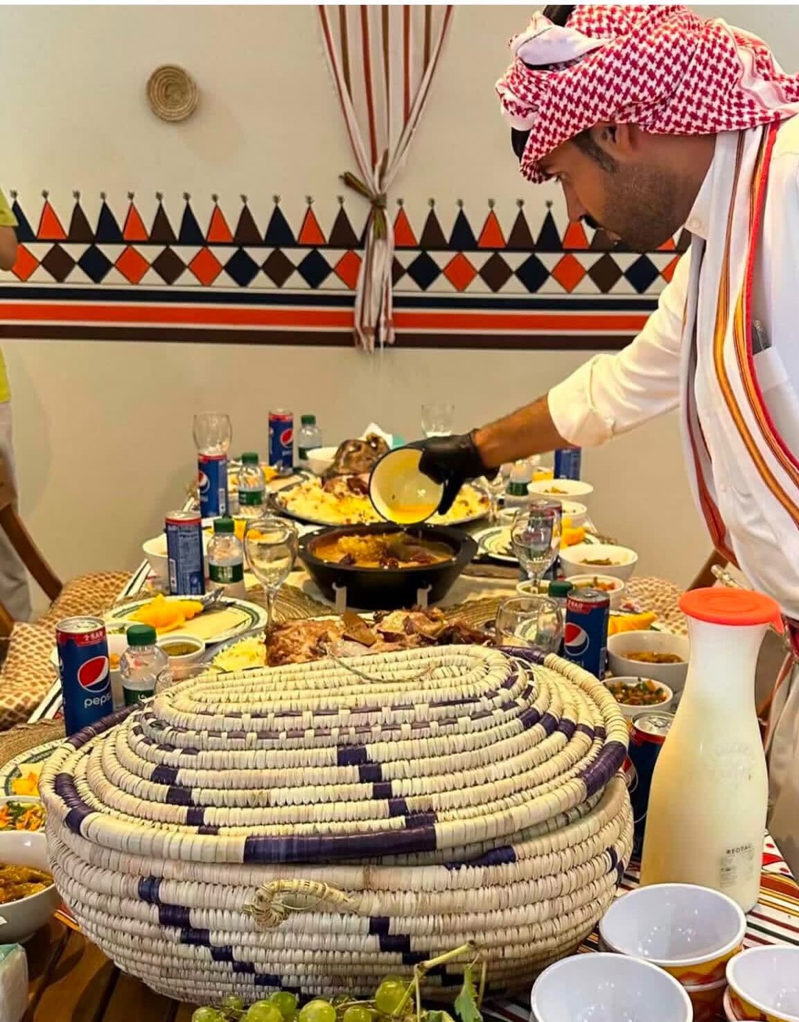 Une expérience culinaire en direct à l'Assas Majlis avec un chef