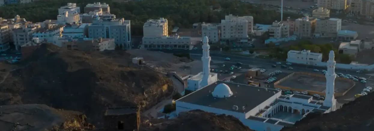 La visite de Quba, les deux Qiblas et les deux batailles