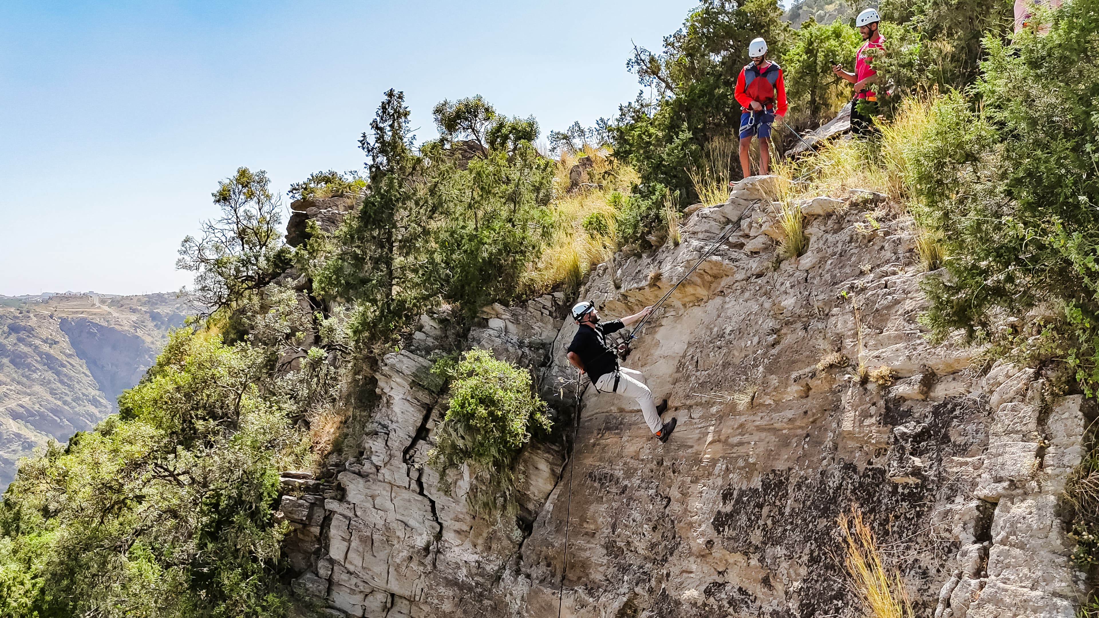 Expérience de descente en rappel à Tanomah (Gravity Challenge)