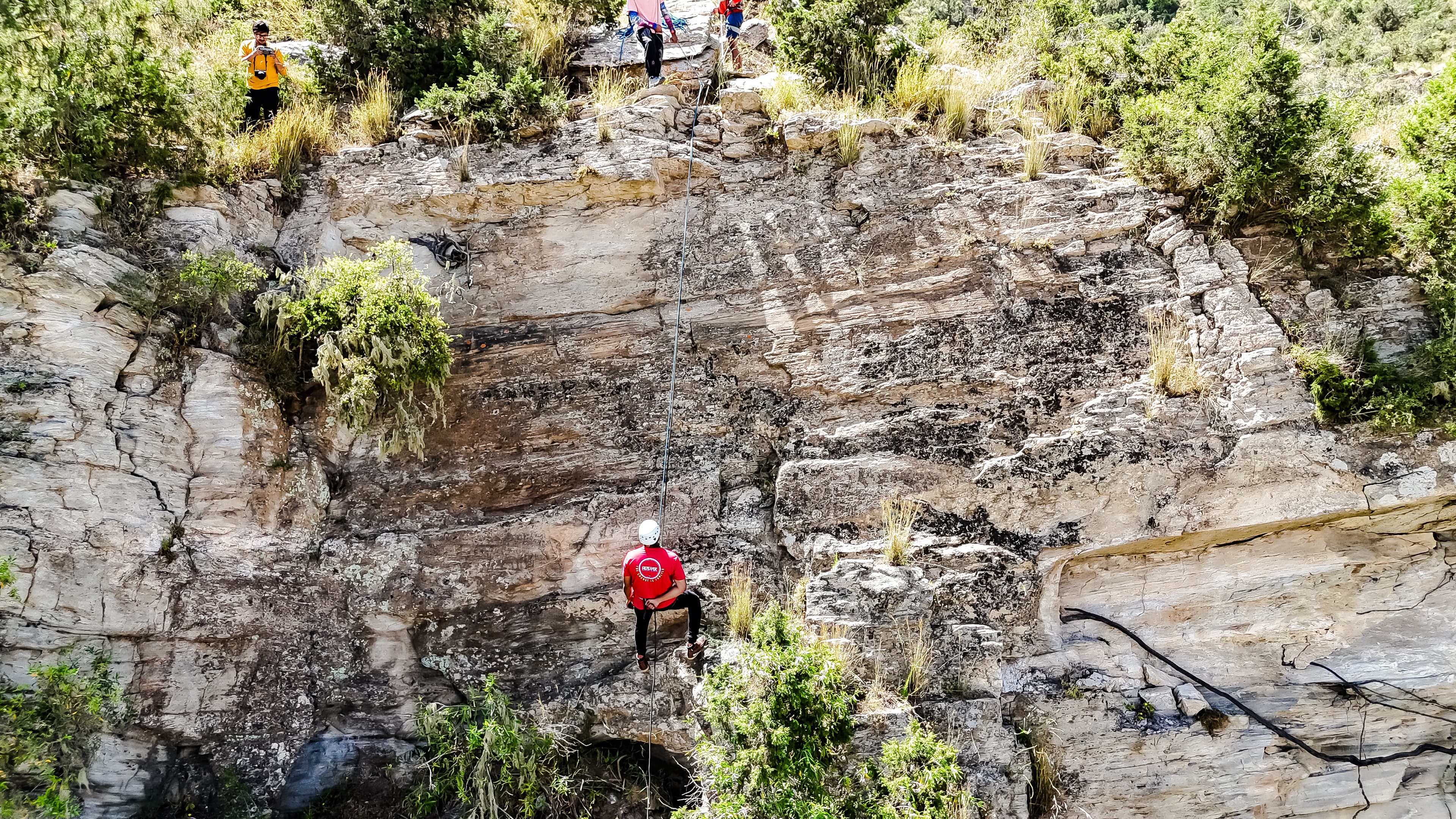 Expérience de descente en rappel à Tanomah (Gravity Challenge)