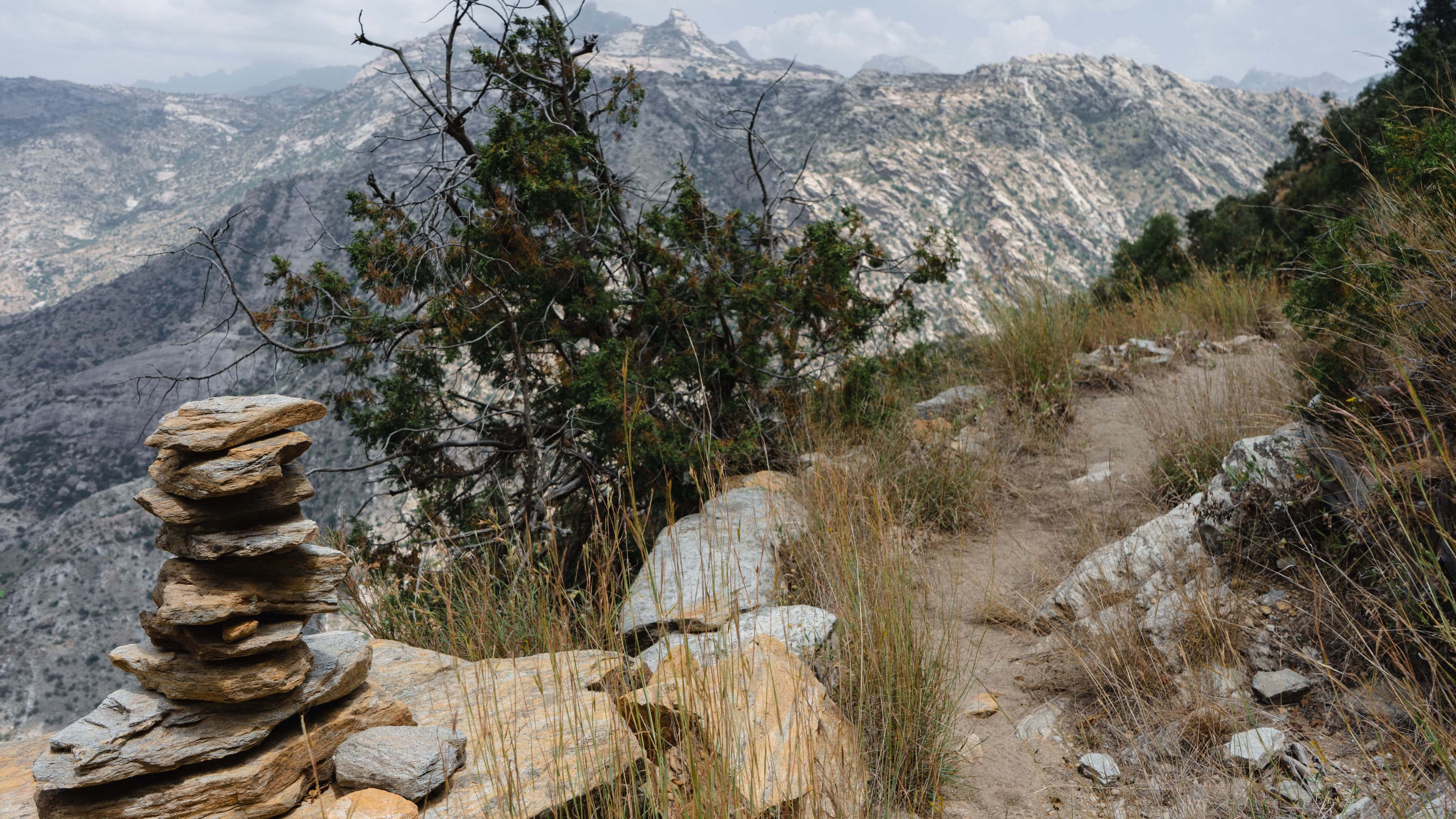 Sentier de la crête de la montagne | Tanomah