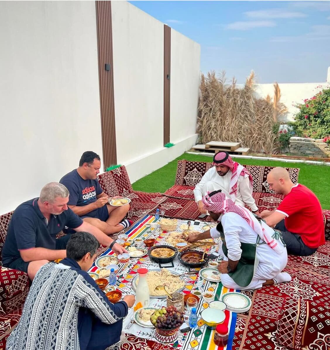 Une expérience culinaire en direct à l'Assas Majlis avec un chef