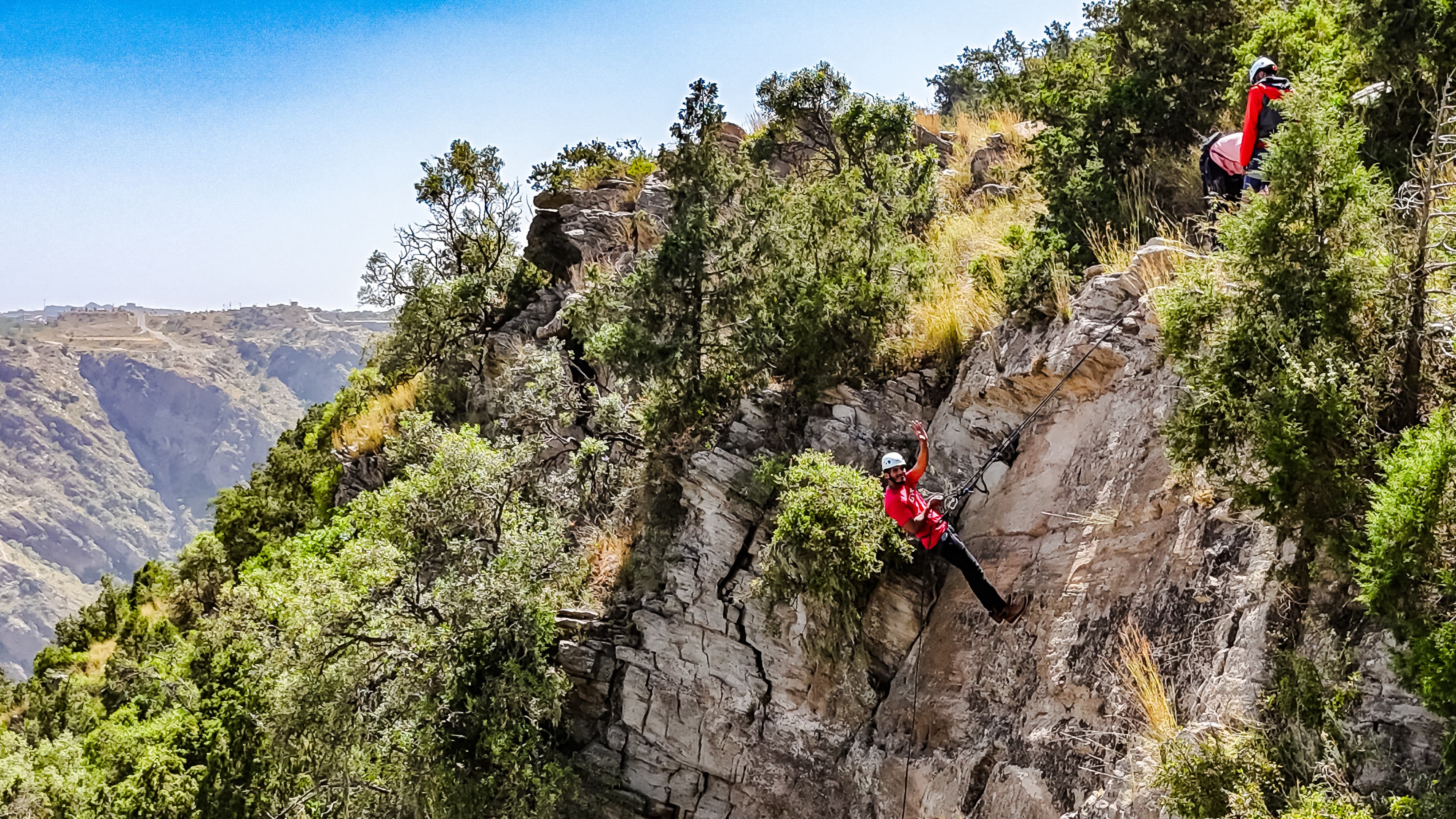 Expérience de descente en rappel à Tanomah (Gravity Challenge)