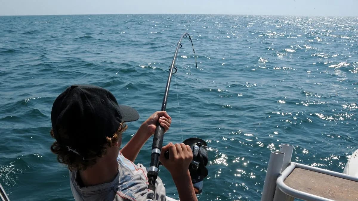Une excursion de pêche en bateau au milieu de la mer Rouge